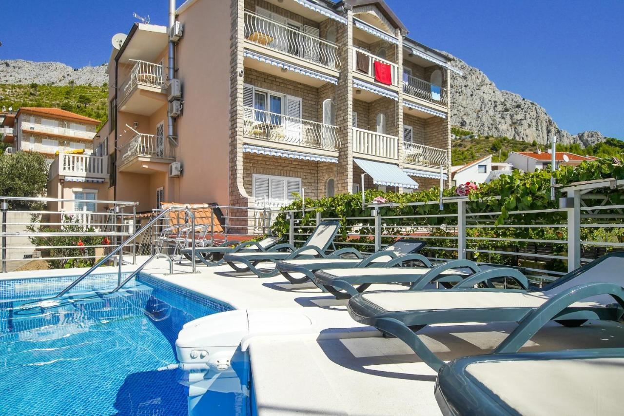 Apartments Babaja Omis Bagian luar foto