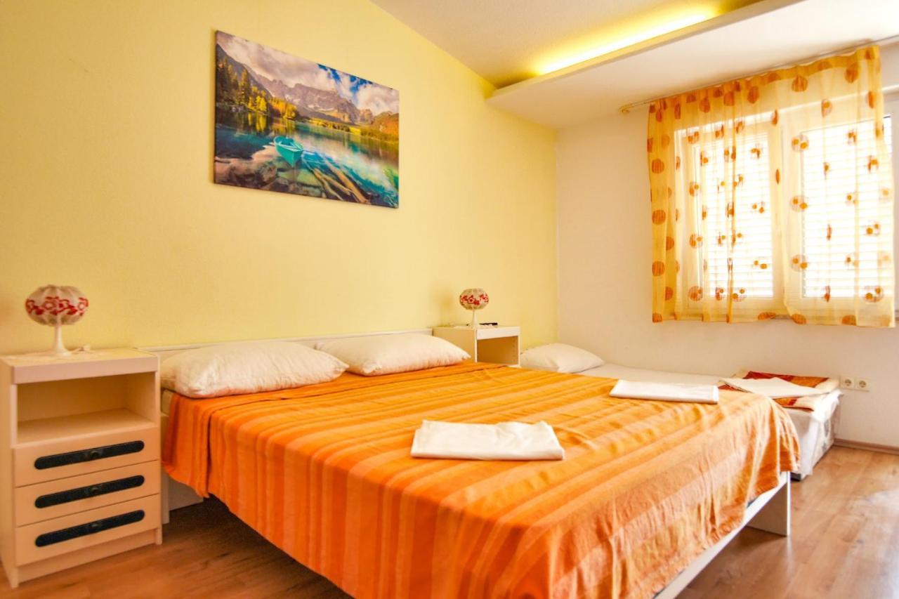 Apartments Babaja Omis Bagian luar foto