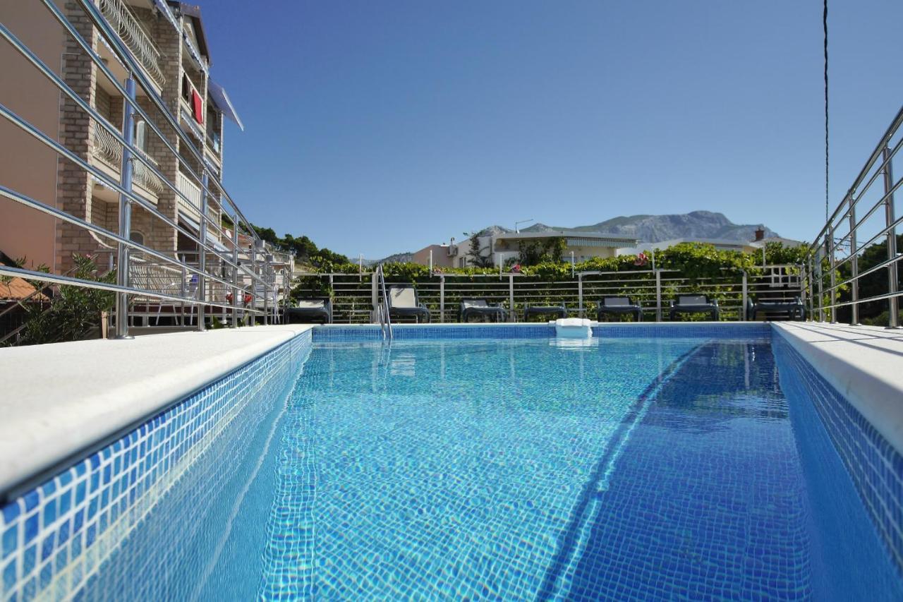 Apartments Babaja Omis Bagian luar foto