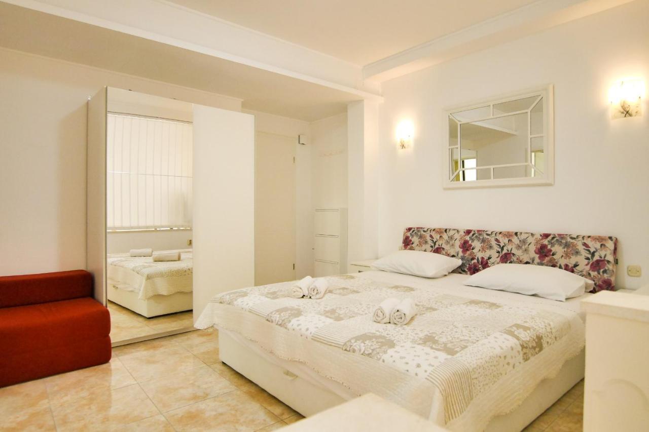 Apartments Babaja Omis Bagian luar foto