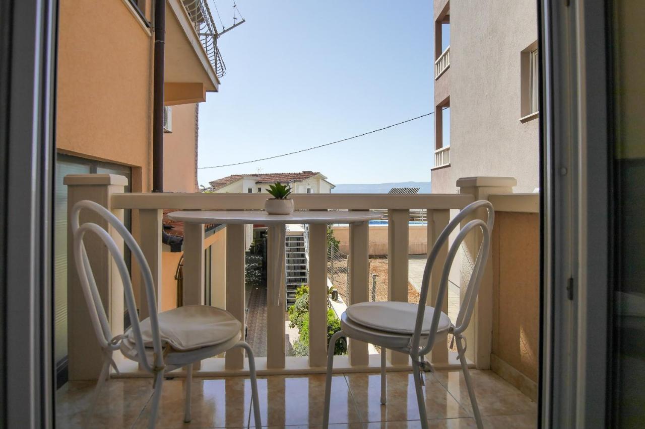 Apartments Babaja Omis Bagian luar foto