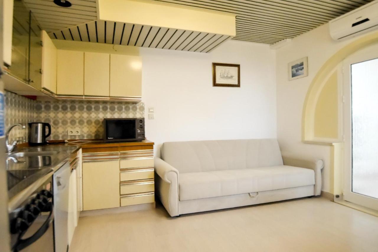 Apartments Babaja Omis Bagian luar foto