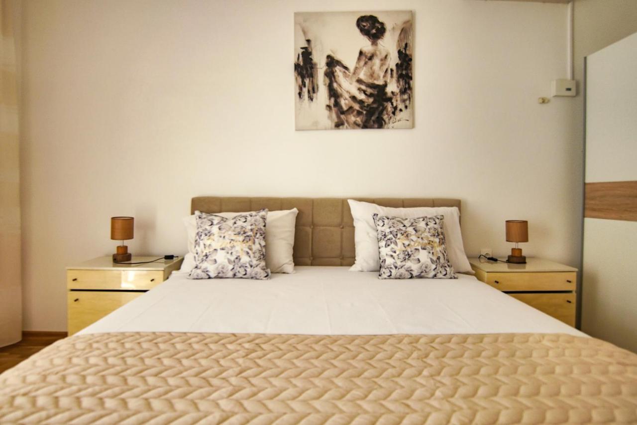 Apartments Babaja Omis Bagian luar foto