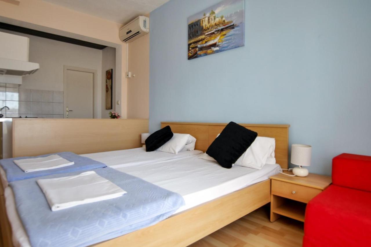 Apartments Babaja Omis Bagian luar foto