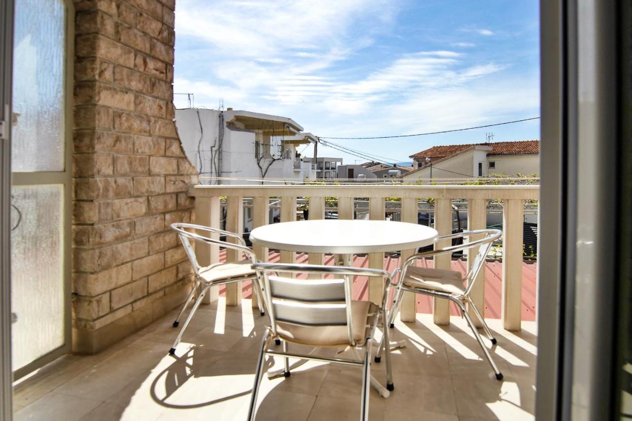 Apartments Babaja Omis Bagian luar foto