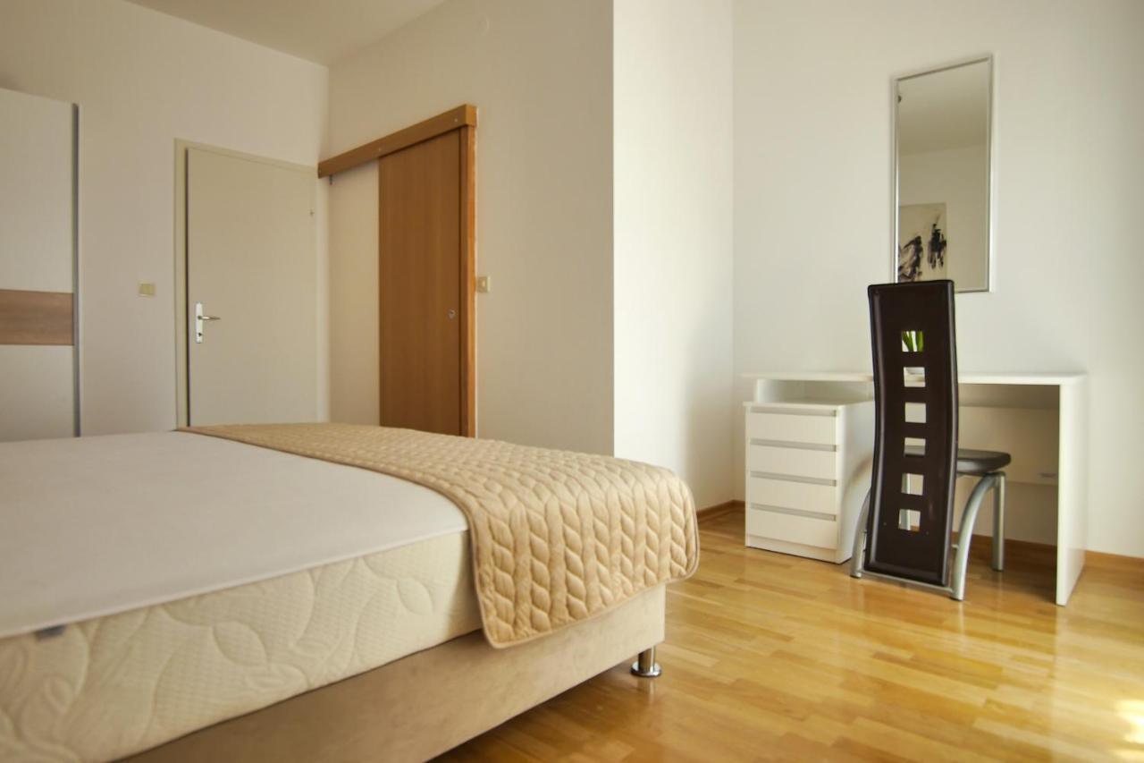 Apartments Babaja Omis Bagian luar foto