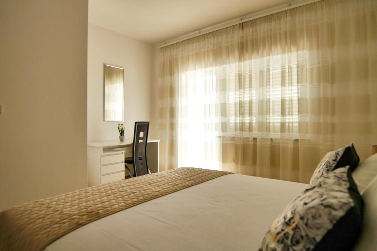 Apartments Babaja Omis Bagian luar foto