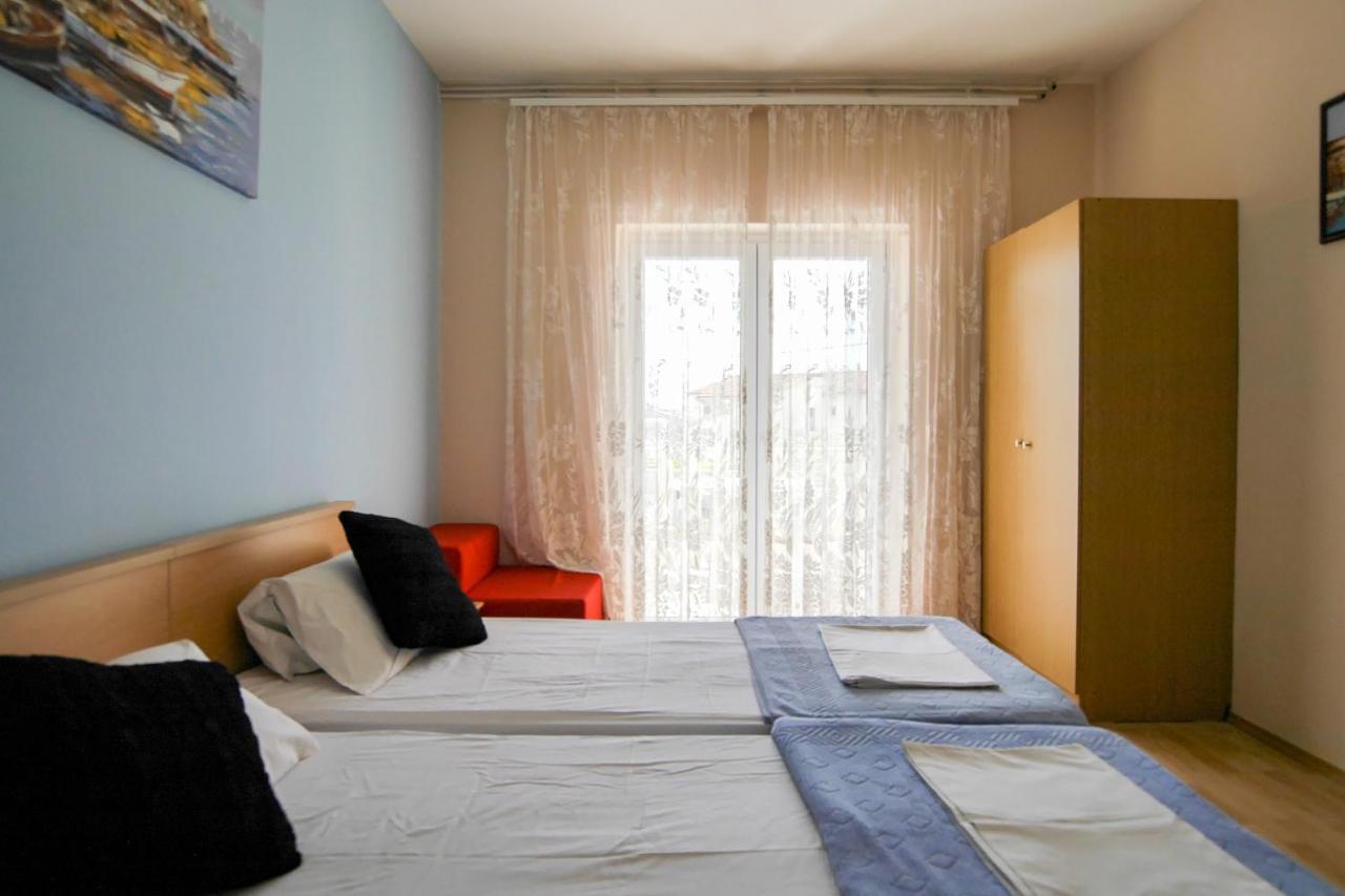 Apartments Babaja Omis Bagian luar foto