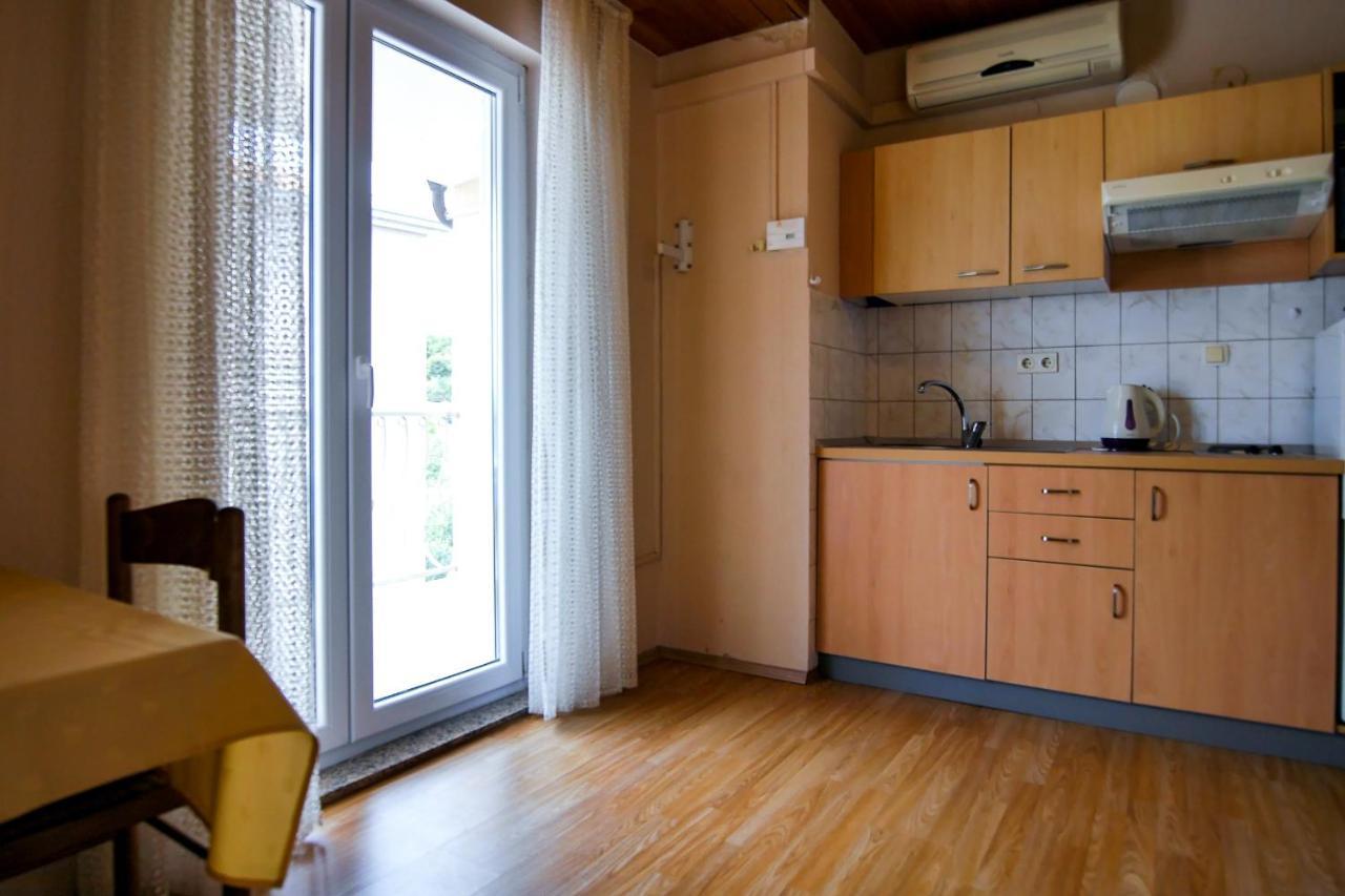 Apartments Babaja Omis Bagian luar foto