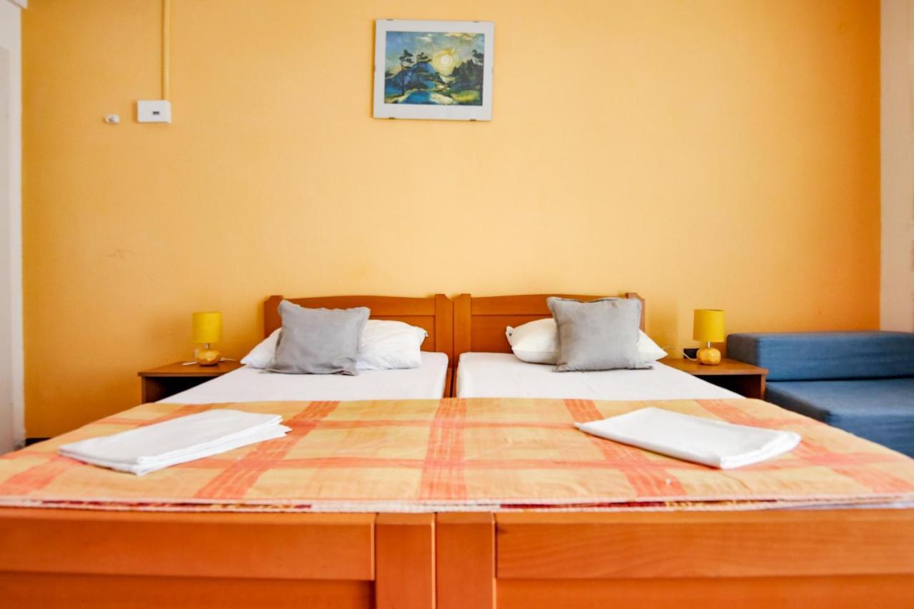 Apartments Babaja Omis Bagian luar foto