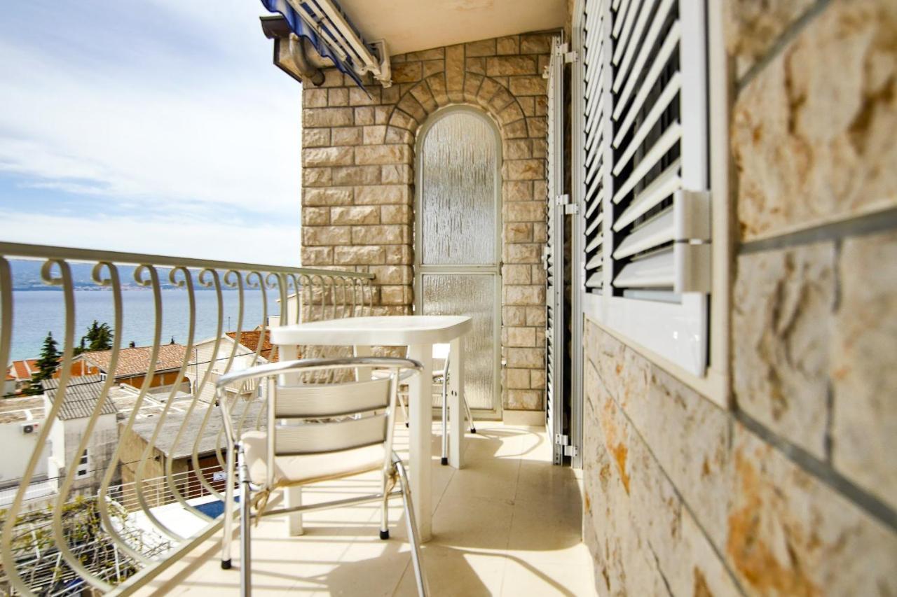 Apartments Babaja Omis Bagian luar foto