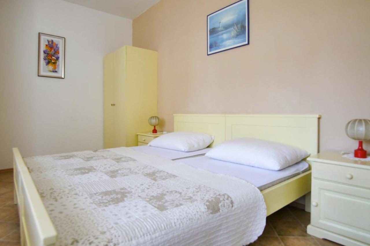 Apartments Babaja Omis Bagian luar foto