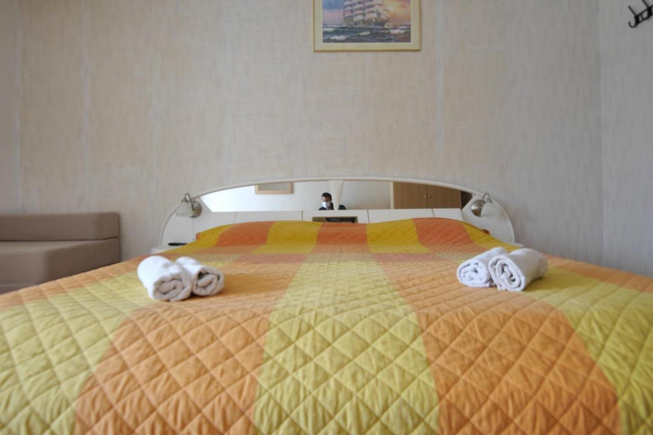 Apartments Babaja Omis Bagian luar foto