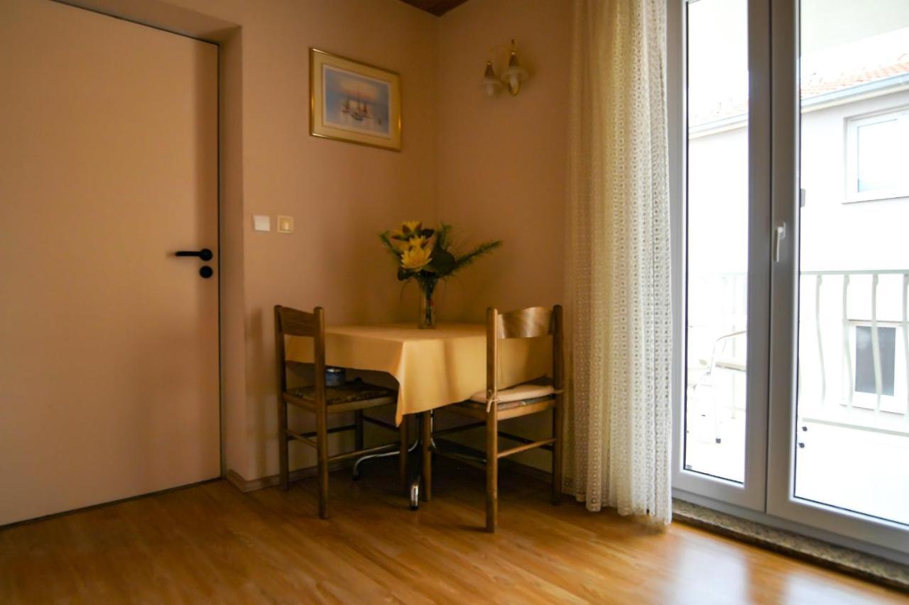 Apartments Babaja Omis Bagian luar foto