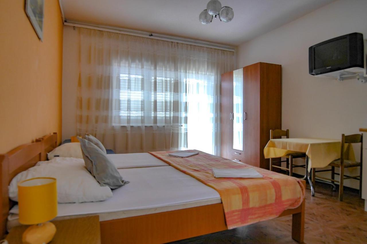 Apartments Babaja Omis Bagian luar foto