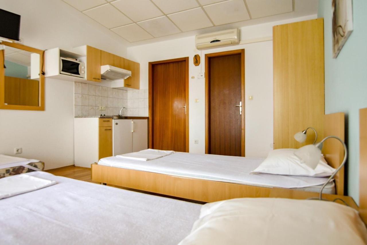 Apartments Babaja Omis Bagian luar foto