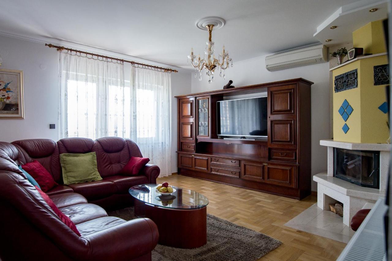 Apartments Babaja Omis Bagian luar foto