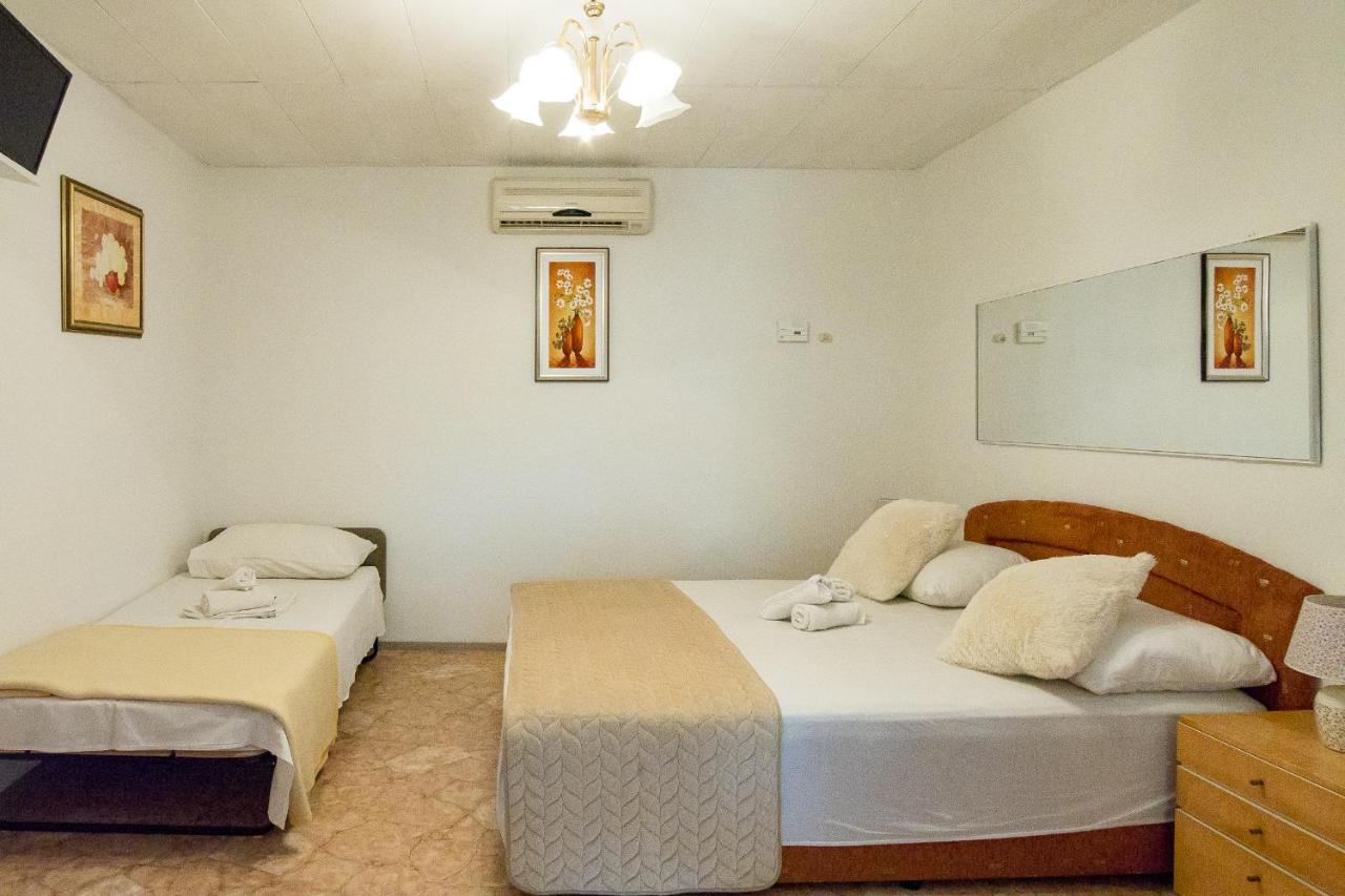 Apartments Babaja Omis Bagian luar foto