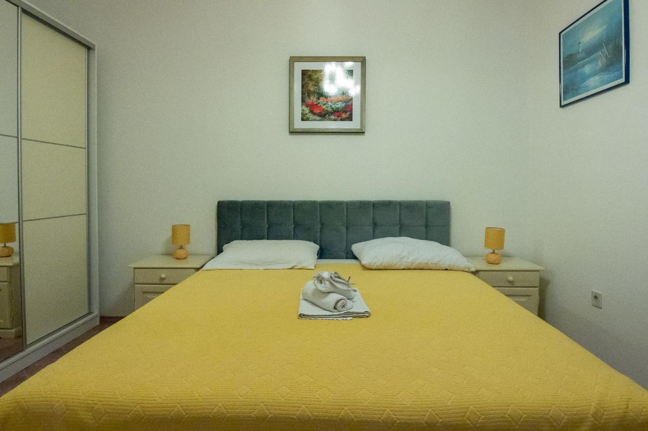 Apartments Babaja Omis Bagian luar foto